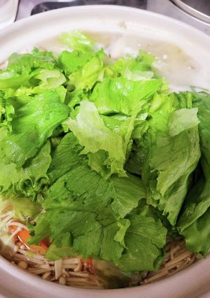 レタスキノコたっぷりなべ-レシピのメイン写真