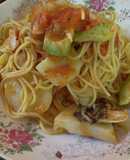 ポテトとアボカドとしめじのトマトパスタ
