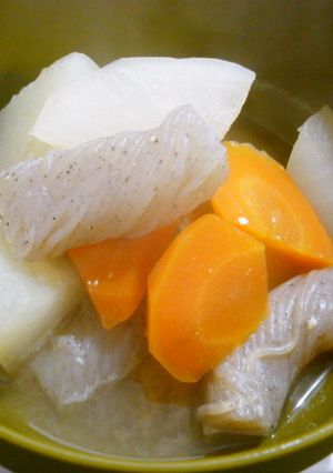 大根人参こんにゃくのお味噌汁-レシピのメイン写真