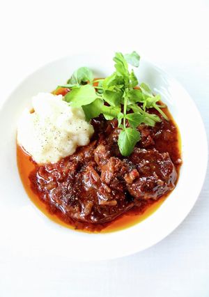 煮込んで柔らか【牛すねのトマトワイン煮】-レシピのメイン写真