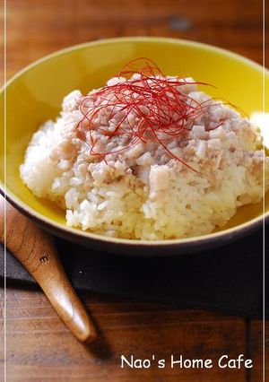鶏ミンチとレンコンの塩そぼろ丼-レシピのメイン写真