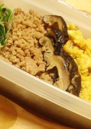 我が家の人気メニュー☆簡単鶏そぼろごはん-レシピのメイン写真