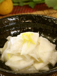簡単!蕪と柚子皮の甘酢漬け【動画】-レシピのメイン写真
