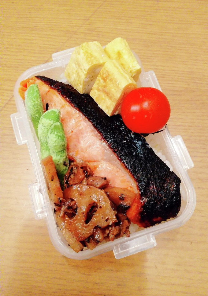 お弁当　鮭の塩焼き　豚肉と蓮根の甘辛炒め-レシピのメイン写真