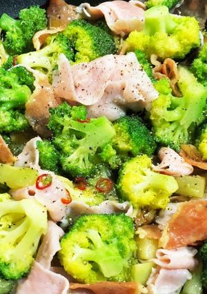 生ハムとブロッコリーの【アヒージョ】-レシピのメイン写真
