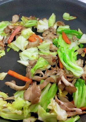 まいたけときゃべつのバター醤油炒め-レシピのメイン写真