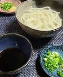 生姜たっぷりで食べる釜揚げうどん
