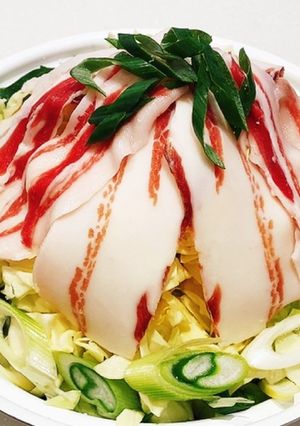 白葱が主役！豚バラ肉とキャベツの鍋-レシピのメイン写真