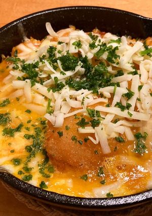 お惣菜チキンカツで☆チーズトマトカツ煮-レシピのメイン写真