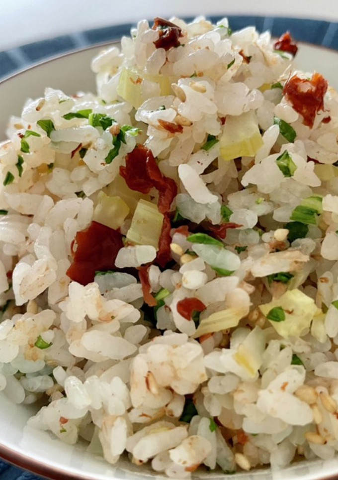 セロリと梅干しの炊き込みご飯-レシピのメイン写真