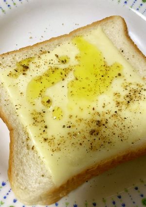 超簡単　オリーブオイルほりにし　食パン-レシピのメイン写真