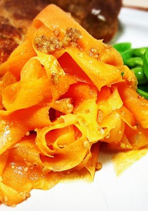 ピーラーにんじん　レンチン胡麻サラダ-レシピのメイン写真