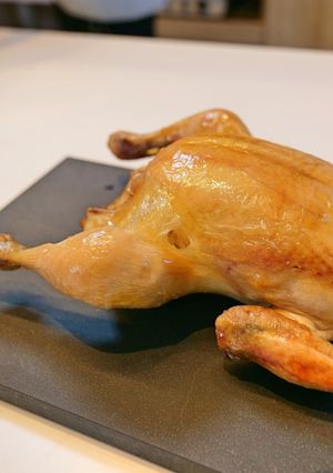 丸鶏に塩塗って焼くだけ「ローストチキン」-レシピのメイン写真