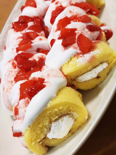 ロールケーキ(苺ソース)-レシピのメイン写真