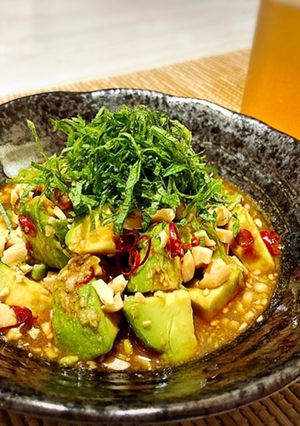 簡単おつまみ♪ピリ辛アボカドの落花生和え-レシピのメイン写真