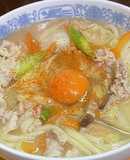 野菜たっぷり・味噌煮込み月見うどん