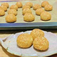 รูปของ 白ゴマきなこのほろっところころクッキー♪