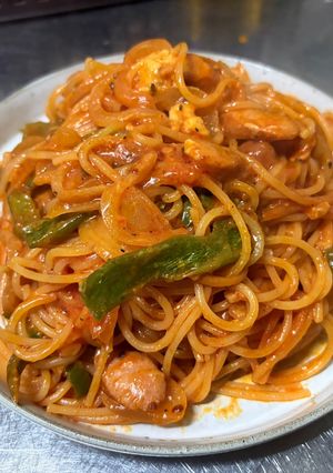 食べるラー油でピリ辛美味しいナポリタン-レシピのメイン写真
