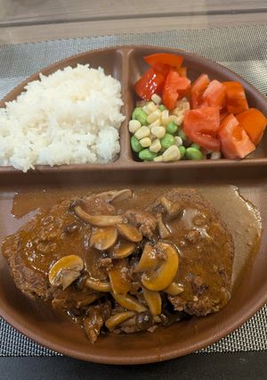 【牛肉】ふわふわ煮込みハンバーグ-レシピのメイン写真