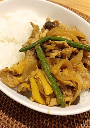 カレールーで簡単！豚こまの野菜炒め-レシピのメイン写真