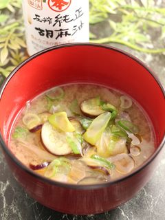 簡単!茄子と葱のお味噌汁 生姜ごま風味-レシピのメイン写真