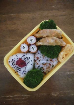 JK☆梅&おかかおにぎり弁当♪-レシピのメイン写真