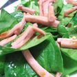 カリカリソーセージとほうれん草のサラダ