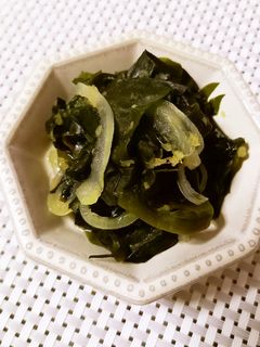 ワカメと玉ねぎの生姜入り甘酢和え-レシピのメイン写真