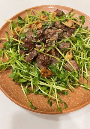 スパイシーな砂肝と豆苗のガーリック炒め-レシピのメイン写真