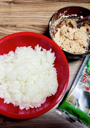 ツナマヨおにぎり-レシピのメイン写真