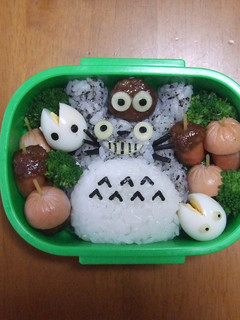 キャラ弁 トトロ と どんぐり-レシピのメイン写真