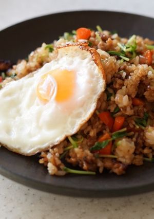 ひき肉と豆苗のタイ風チャーハン-レシピのメイン写真