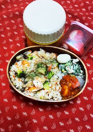 2/5 バター海老炒飯弁当-レシピのメイン写真