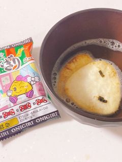 おにぎりせんべい+お湯=おかき汁!試して-レシピのメイン写真