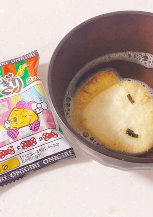 おにぎりせんべい＋お湯＝おかき汁！試して-レシピのメイン写真