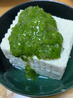 ねばねば♪冷奴の刻みめかぶ載せ-レシピのメイン写真