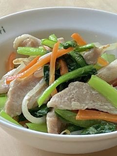 1/2日分野菜!小松菜と豚の塩炒め-レシピのメイン写真
