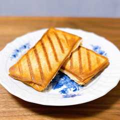 รูปของ チーズとハムのホットサンド