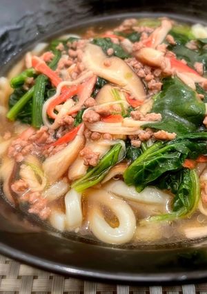 カニカマ入り挽肉と法蓮草のあんかけうどん-レシピのメイン写真
