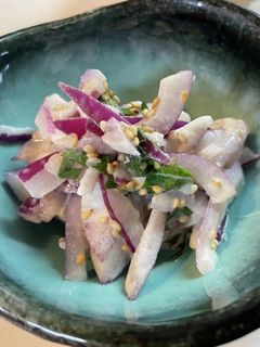 野菜カースト上位の紫玉葱と大葉のサラダ-レシピのメイン写真
