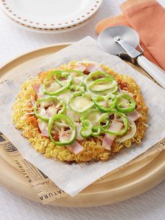 ラーメンでやみつき!もちもちピザ-レシピのメイン写真