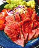 にんにくわさび醤油で！牛もも肉のたたき