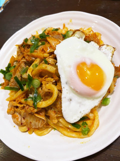 適当でも美味しい!豚キムチの焼きうどん-レシピのメイン写真