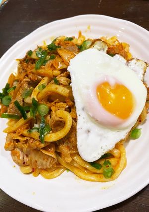 適当でも美味しい！豚キムチの焼きうどん-レシピのメイン写真