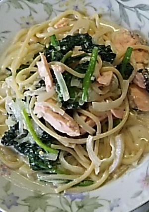 サーモンとドッサリほうれん草のパスタ-レシピのメイン写真