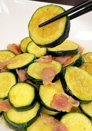 ご飯がすすむ‼ズッキーニのめんつゆ炒め-レシピのメイン写真