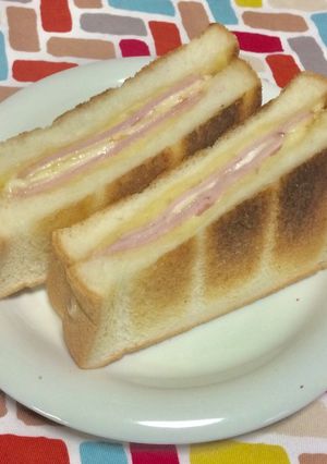 超簡単☆ハムマヨチーズホットサンド♪♪♪-レシピのメイン写真