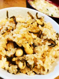 塩昆布と水煮大豆の炊き込みご飯♪-レシピのメイン写真