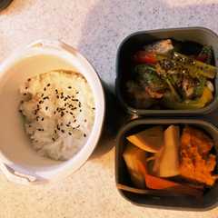รูปของ 小松菜と鶏肉の胡麻炒め煮高校生男子弁当