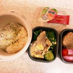 รูปของ モウカ鮫の煮付け高校生男子弁当
